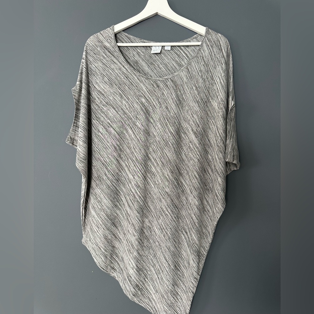 New York & Company Boat Neck Diagonal Cut Top Size Medium